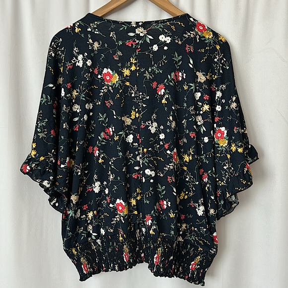 Melloday NWT Dark Blue Floral Faux Wrap Short Sleeve Shirt Top **Size 2X**🌺🌺 - Picture 2 of 4